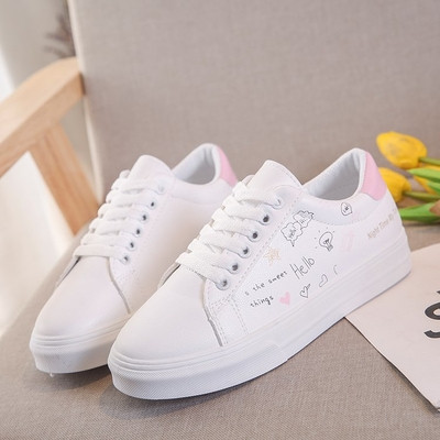 Alkalmi női tornacipő felirattal és mini applikációval három színben