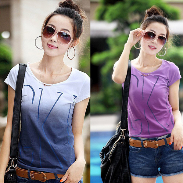 Női tavaszi-nyári póló irizáló színekben és felirattal