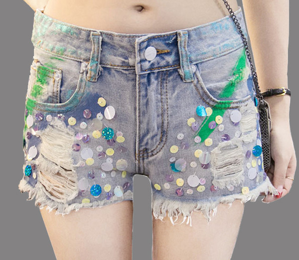 Γυναικεία τζην σορτς σε ανοιχτό χρώμα με πούλιες