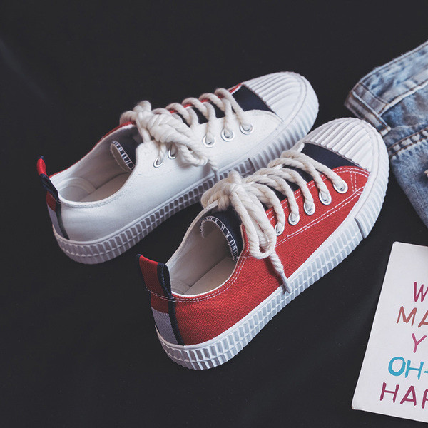 Stílusos alkalmi női tornacipő két színben