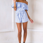 Κομψό γυναικείο καλοκαιρινό ολόσωμο με πεσμένους ώμους και ζώνη