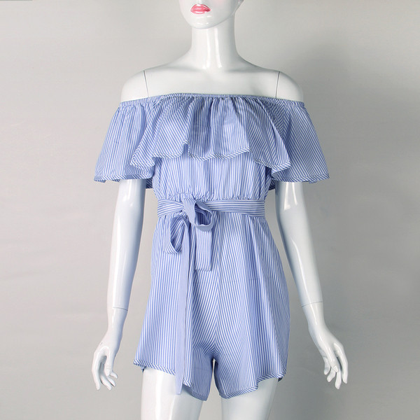 Κομψό γυναικείο καλοκαιρινό ολόσωμο με πεσμένους ώμους και ζώνη