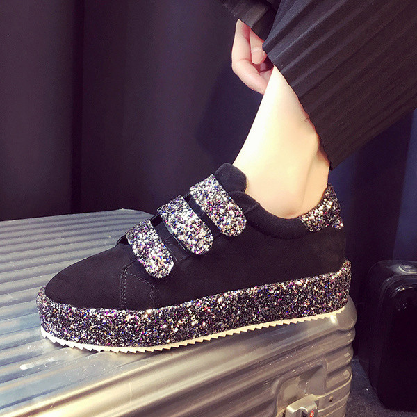 Κομψά σπορ γυναικέια παπούτσια σε δύο χρώματα