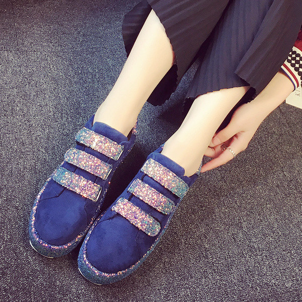 Κομψά σπορ γυναικέια παπούτσια σε δύο χρώματα