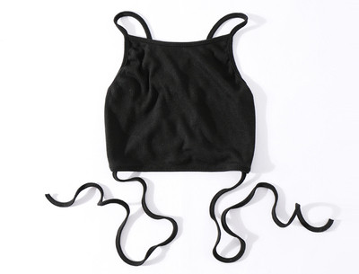 Rövid, vékony akasztófelső derekán megkötővel