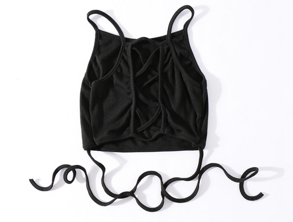 Rövid, vékony akasztófelső derekán megkötővel