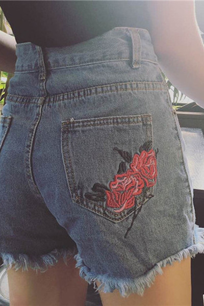 Női rövid farmer magas derékkal és hímzéssel