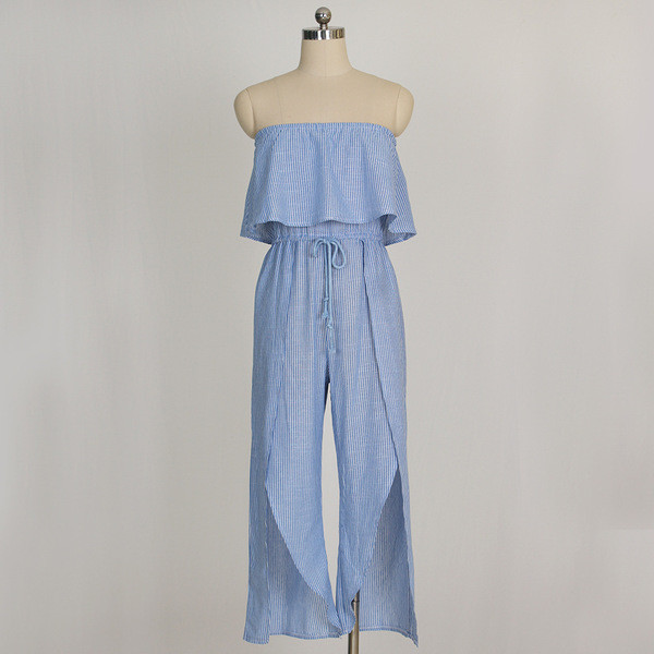 Egy éteri hosszú női csíkos overál ejtett hasítással