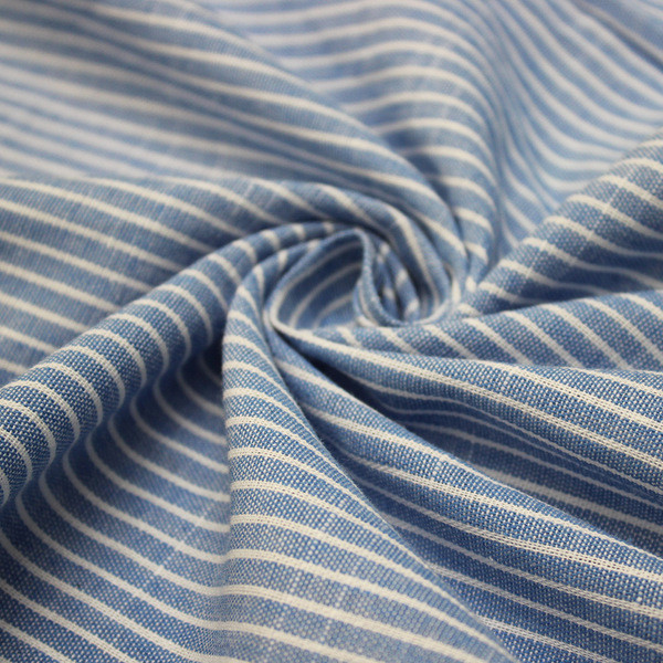 Egy éteri hosszú női csíkos overál ejtett hasítással