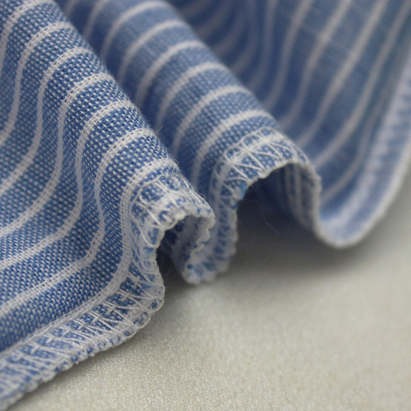 Egy éteri hosszú női csíkos overál ejtett hasítással