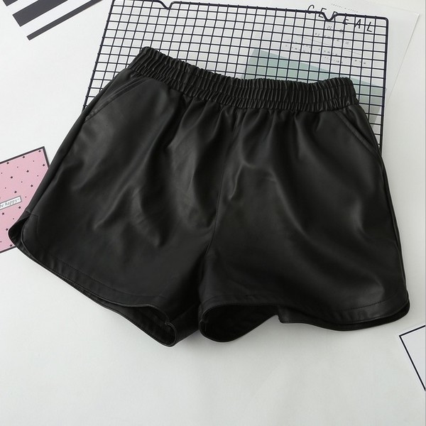 Pantaloni scurti de dama din piele ecologica cu talie elastica si buzunare