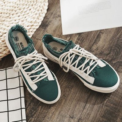 Κομψά casual γυναικεία παπούτσια σε λευκό, μαύρο και πράσινο χρώμα