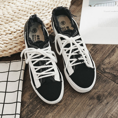 Κομψά casual γυναικεία παπούτσια σε λευκό, μαύρο και πράσινο χρώμα