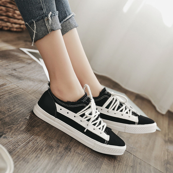 Κομψά casual γυναικεία παπούτσια σε λευκό, μαύρο και πράσινο χρώμα