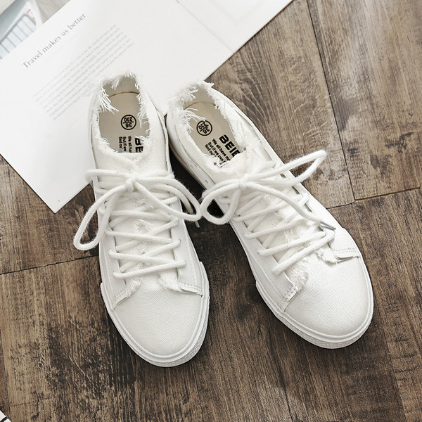 Κομψά casual γυναικεία παπούτσια σε λευκό, μαύρο και πράσινο χρώμα