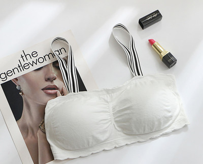 Γυναικείο μπουστάκι με δαντελωτά μοτίβα και τιράντες