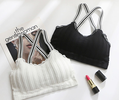 Γυναικείο μπουστάκι με δαντελωτά μοτίβα και τιράντες