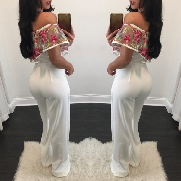 Κομψές γυναικείες φόρμες με πέτρες ώμους και λουλούδια με άνθη σε λευκό χρώμα