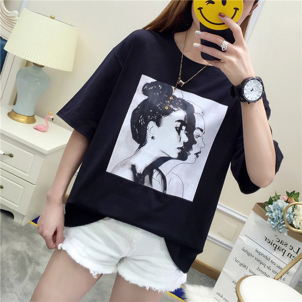 Γυναικεία φαρδιά μπλούζα με κοντό μανίκι και εκτύπωση σε διάφορα χρώματα