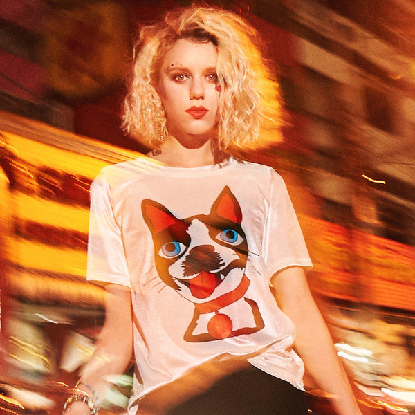 Γυναικεία μπλούζα με κοντό μανίκι και κινούμενα σχέδια μπροστά