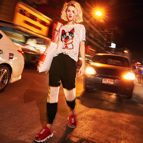 Γυναικεία μπλούζα με κοντό μανίκι και κινούμενα σχέδια μπροστά