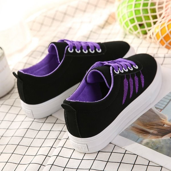 Alkalmi női tornacipő három színben hímzéssel