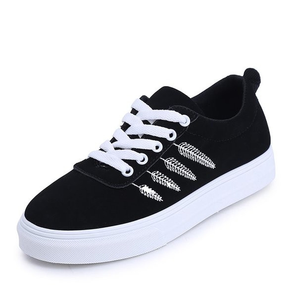 Alkalmi női tornacipő három színben hímzéssel