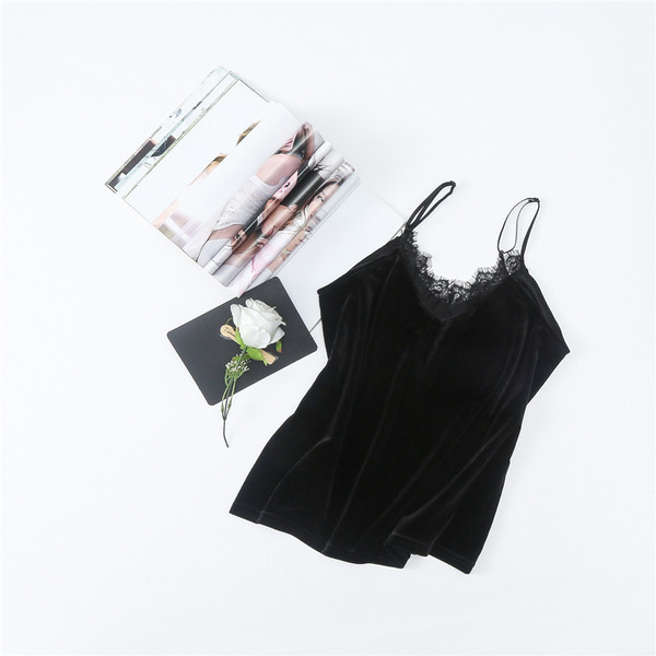 Top de damă elegant din catifea, cu accent de dantelă pe decolteu