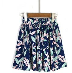 Női rövidnadrág széles modell elasztikus derékkal, virágos motívumokkal