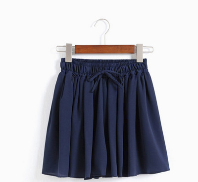 Női rövidnadrág széles modell elasztikus derékkal, virágos motívumokkal