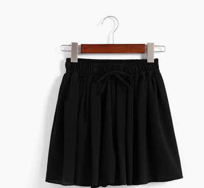 Női rövidnadrág széles modell elasztikus derékkal, virágos motívumokkal