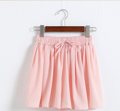 Női rövidnadrág széles modell elasztikus derékkal, virágos motívumokkal