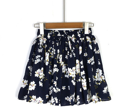 Női rövidnadrág széles modell elasztikus derékkal, virágos motívumokkal