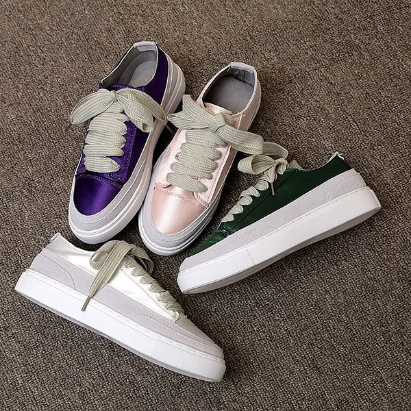 Κομψά γυναικεία αθλητικά παπούτσια  με επίπεδη σόλα σε διάφορα χρώματα