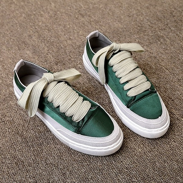 Κομψά γυναικεία αθλητικά παπούτσια  με επίπεδη σόλα σε διάφορα χρώματα