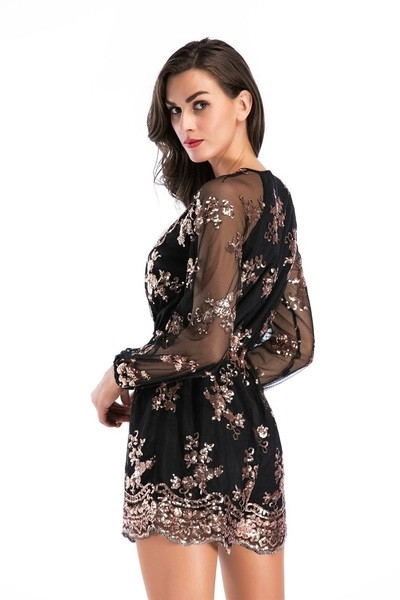 Κομψή  γυναικεία σαλοπέτα με ντεκολτέ σε σχήμα V και διακοσμητικές πούλιες σε δύο χρώματα