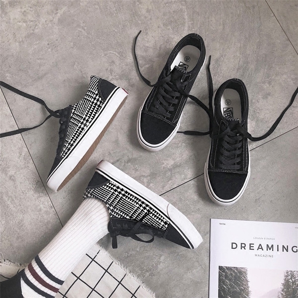 Περιστασιακά γυναικεία πάνινα παπούτσια σε δύο χρώματα