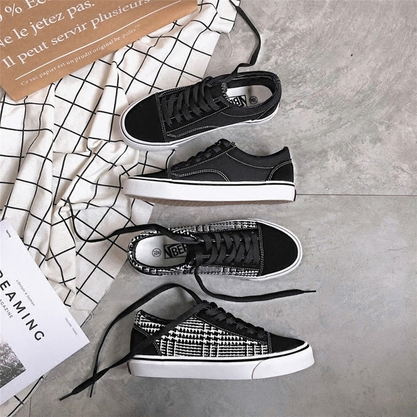 Περιστασιακά γυναικεία πάνινα παπούτσια σε δύο χρώματα