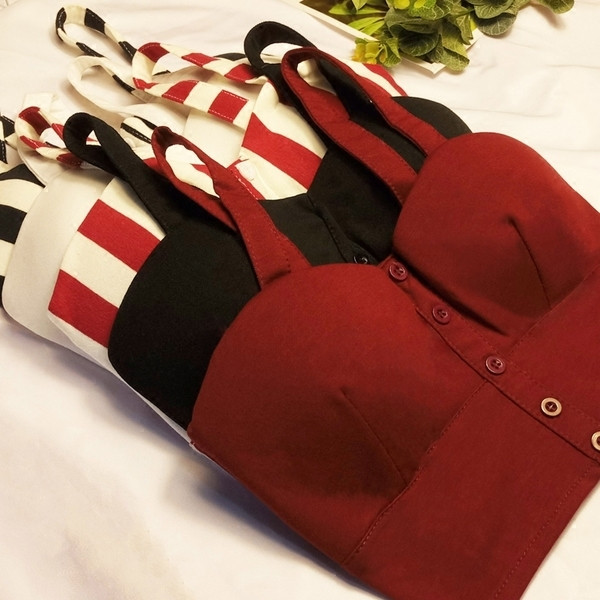 Bustieră elegantă de damă, cu bretele și nasturi duri