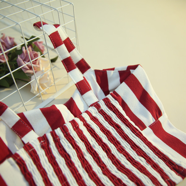 Bustieră elegantă de damă, cu bretele și nasturi duri