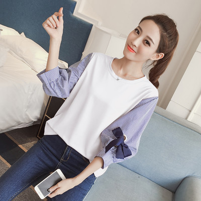 Női kivágott blúz széles ujjakkal, szatén szalagokkal / nyakkendőkkel