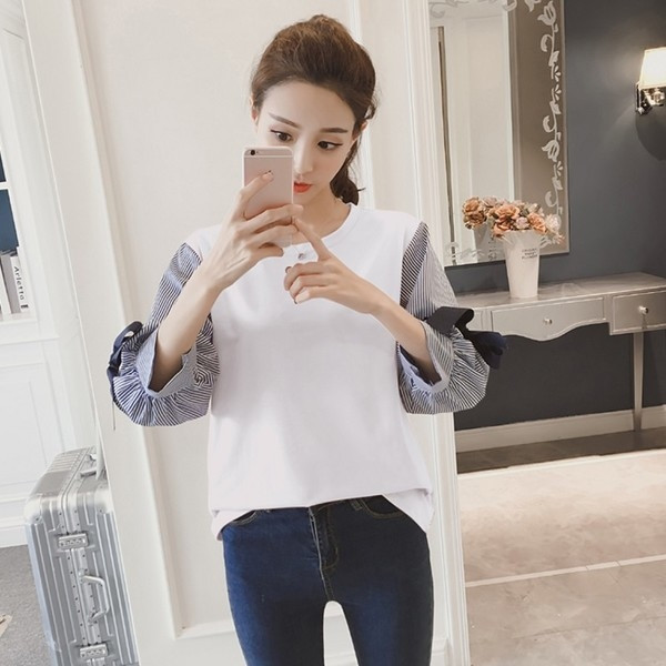 Női kivágott blúz széles ujjakkal, szatén szalagokkal / nyakkendőkkel