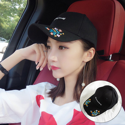 Γυναικείο αθλητικό καπέλο α με διαφορετική έγχρωμη εφαρμογή, πολλά μοντέλα