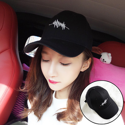 Γυναικείο αθλητικό καπέλο α με διαφορετική έγχρωμη εφαρμογή, πολλά μοντέλα