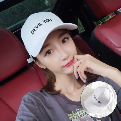 Γυναικείο αθλητικό καπέλο α με διαφορετική έγχρωμη εφαρμογή, πολλά μοντέλα