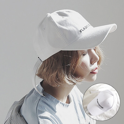 Γυναικείο αθλητικό καπέλο α με διαφορετική έγχρωμη εφαρμογή, πολλά μοντέλα