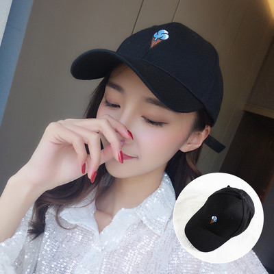 Γυναικείο αθλητικό καπέλο α με διαφορετική έγχρωμη εφαρμογή, πολλά μοντέλα