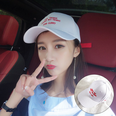 Γυναικείο αθλητικό καπέλο α με διαφορετική έγχρωμη εφαρμογή, πολλά μοντέλα