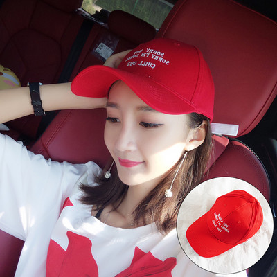 Γυναικείο αθλητικό καπέλο α με διαφορετική έγχρωμη εφαρμογή, πολλά μοντέλα