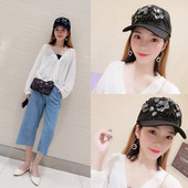 Κομψό καπέλο με πούλιες και κεντήματα σε δύο χρώματα